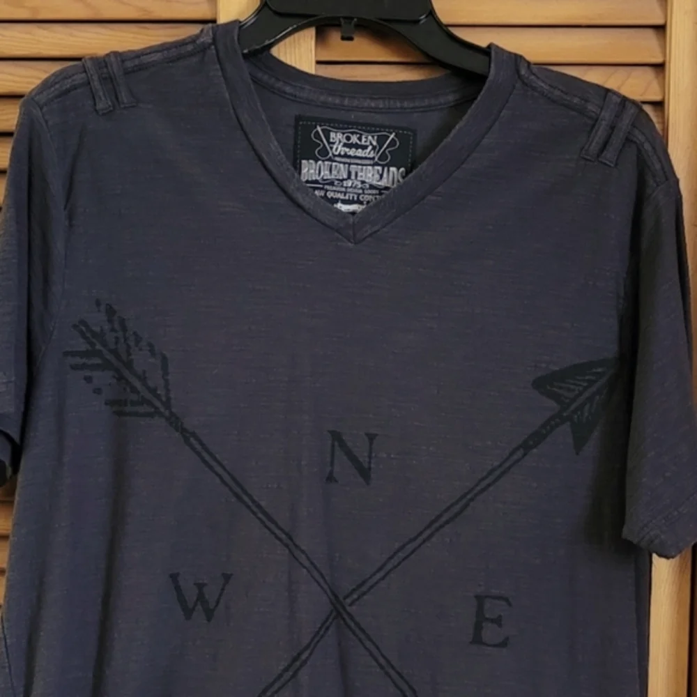 Broken Threads Mens Distressed Graphic Tee Size Medium - Picture 2 of 8